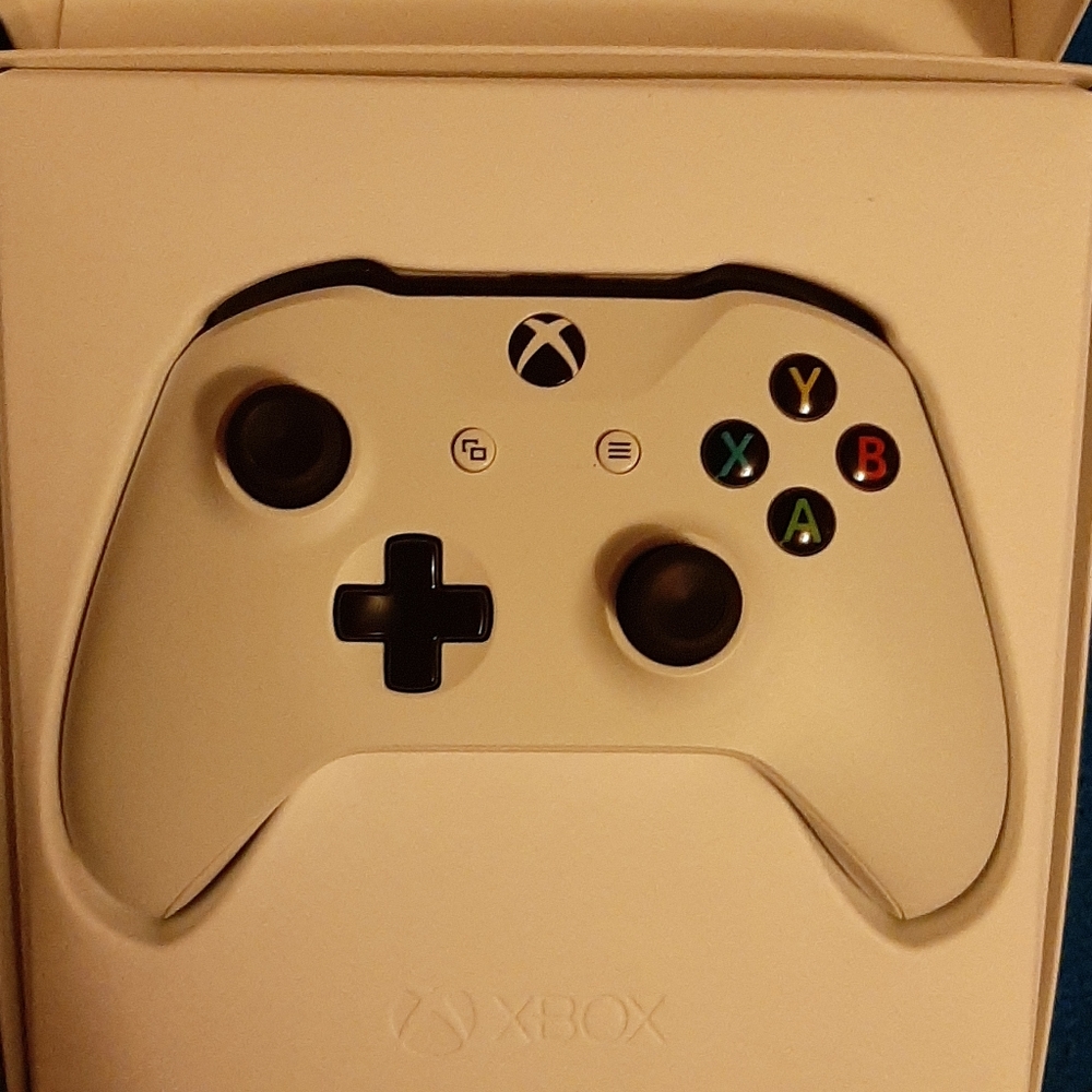 Xbox one controller - Picture 2 of 4